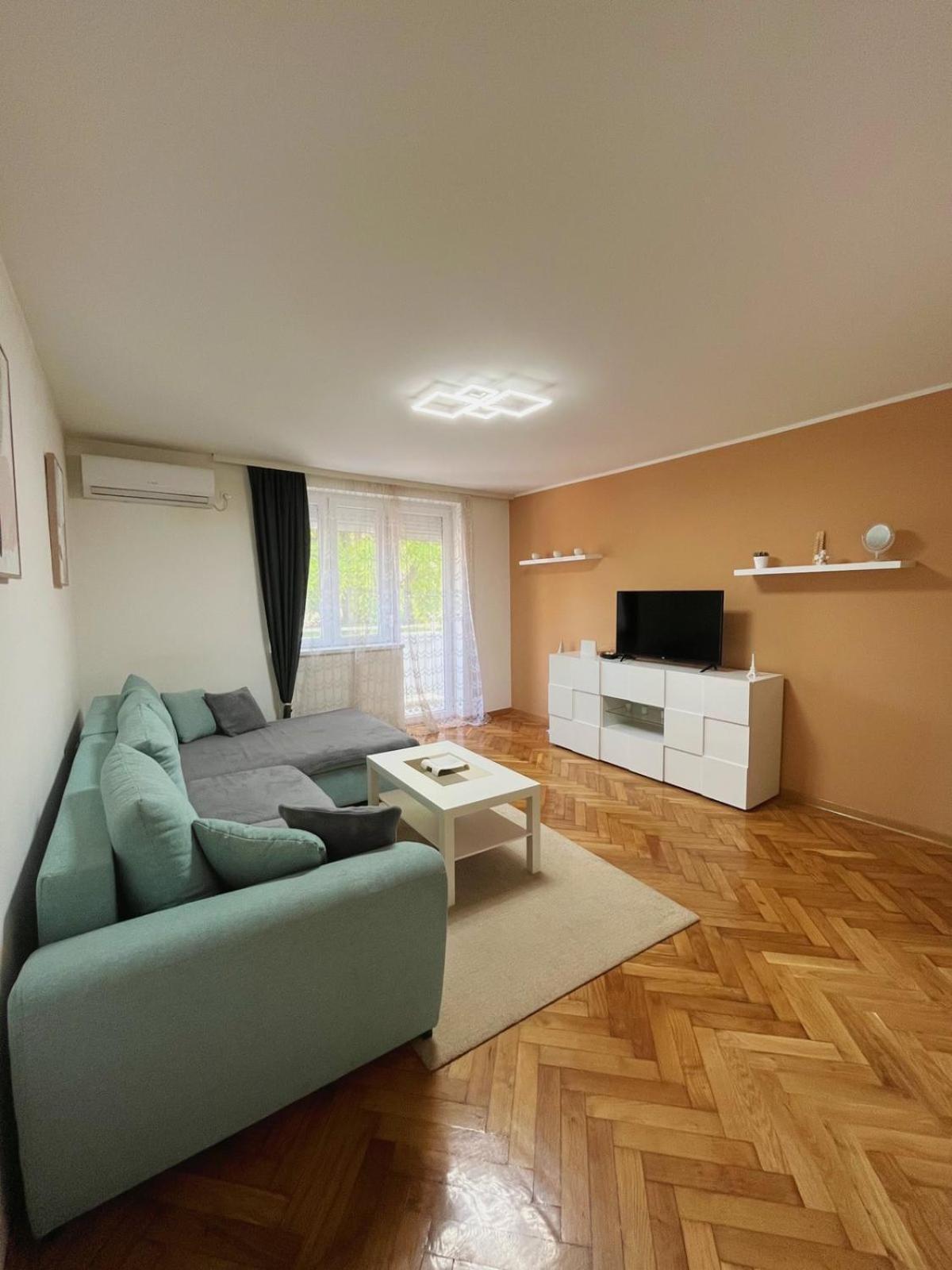 סרמסקה מיטרוביקה Apartman Jovana מראה חיצוני תמונה